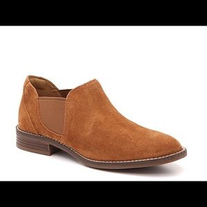 Clark’s tan suede ankle boots EUC